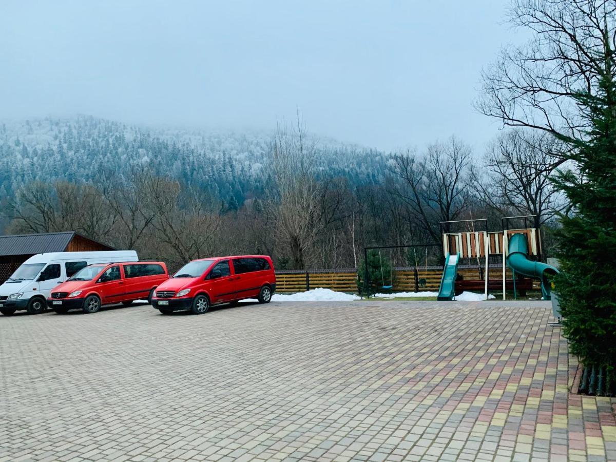 Вишиванка Dilyatyn Exterior foto